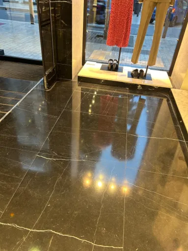 DECAPAGE SOLS MAGASIN AVANT CAP CABRIES