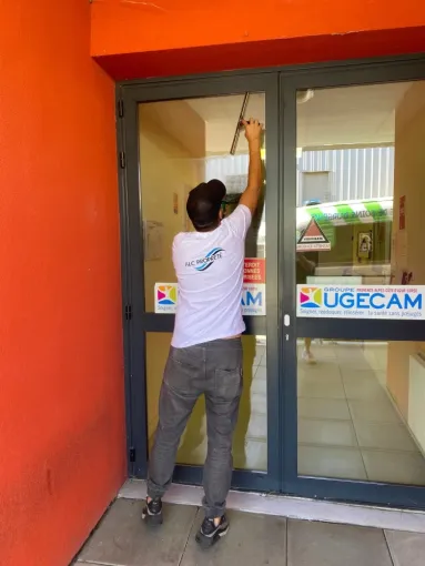 nettoyage des portes vitrées 