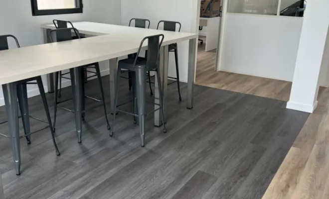Mobilier • Dépoussiérage et nettoyage des bureaux, chaises, armoires, etc.