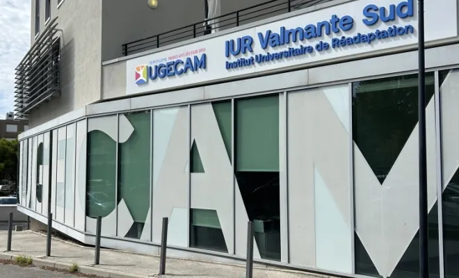 Façade vitrée du service UGECAM