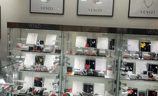 Nettoyage des vitrines intérieures et extérieures  Dépoussiérage des mobiliers et présentoirs