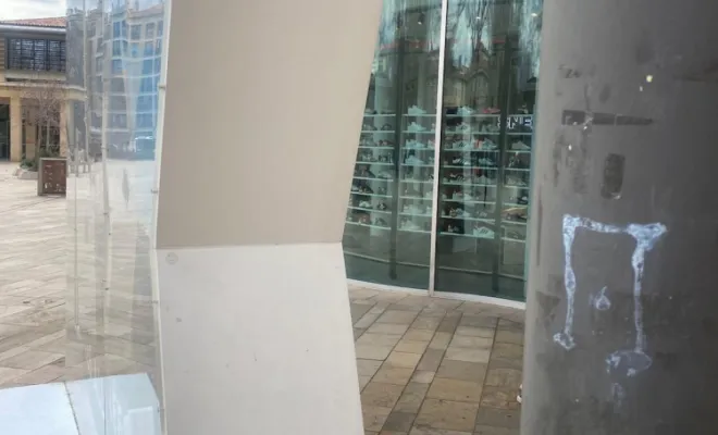 Gemini a dit Voici une proposition structurée pour ton dossier Porte-BIM, en restant dans l'esprit professionnel de ALC PROPRETÉ :  Introduction Spécialiste de l’entretien et de la remise en état de surfaces complexes, l’entreprise ALC PROPRETÉ est intervenue au cœur d’Aix-en-Provence pour une mission de nettoyage technique. Notre objectif était de restaurer l’éclat du totem signalétique de la galerie "Les Allées Provencales", point de passage stratégique pour les visiteurs. Grâce à notre expertise, nous av